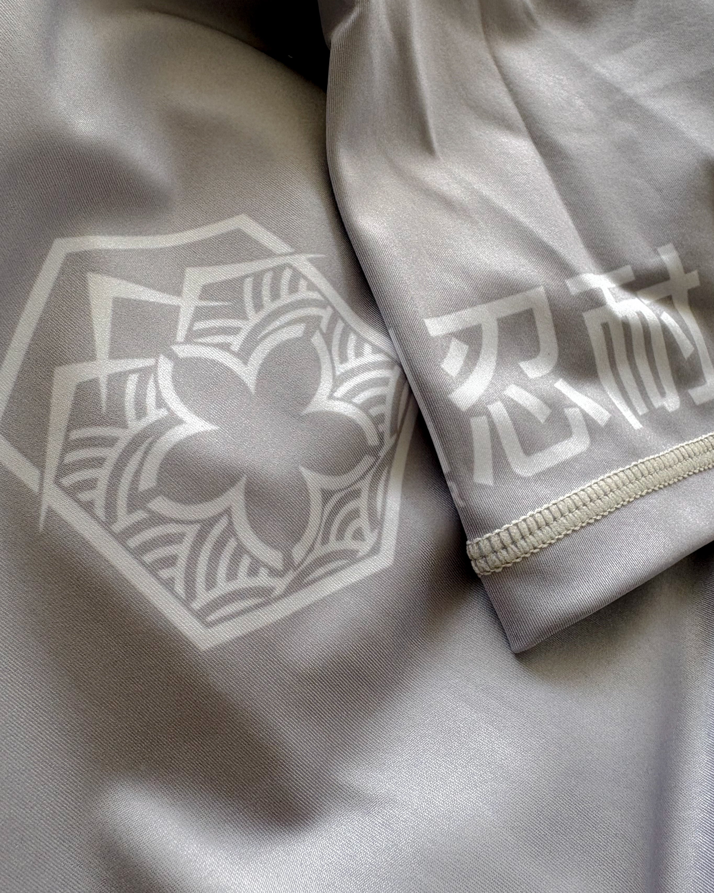 STONE GREY RASH GUARD