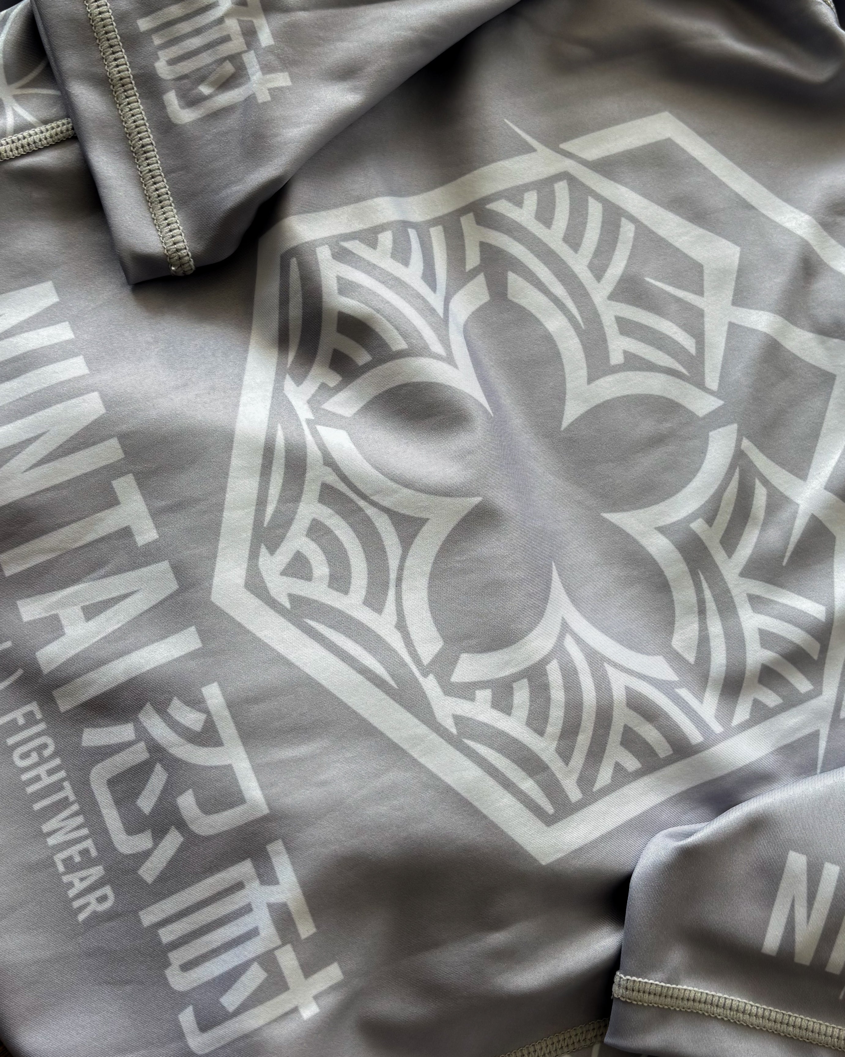 STONE GREY RASH GUARD
